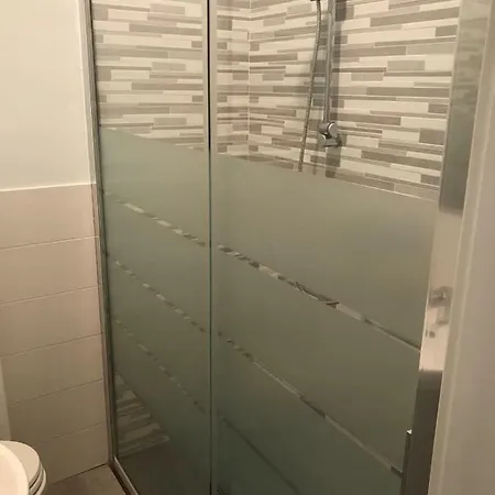 Lake Apartment *